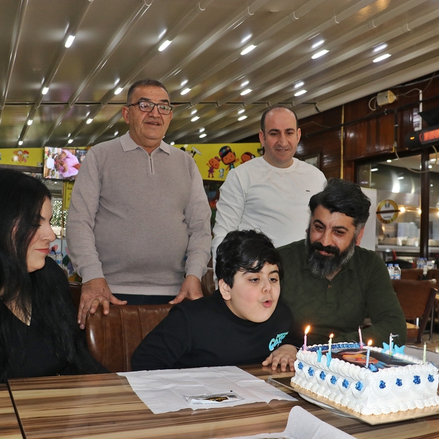 DMD hastası Muhammed Emir'e sürpriz yaş günü kutlaması