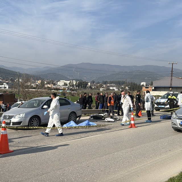 Hatay'da otomobile çarparak çekicinin altında kalan motosikletin sürücüsü ö...