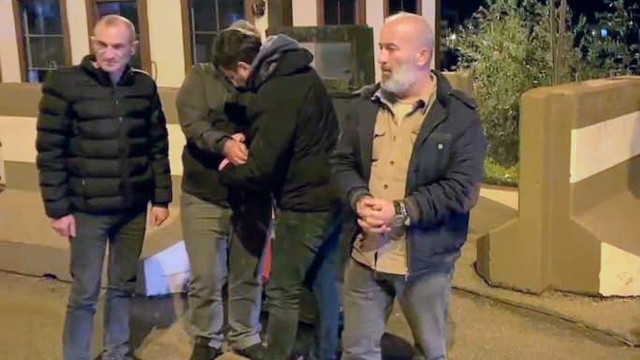 Otomobilde, 2'si bagajda 5 kaçak göçmen yakalandı (2)
