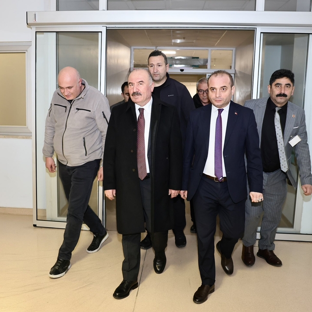 Çorum Valisi Çalgan'dan, kaza yerinde yaralanan trafik polisine ziyaret