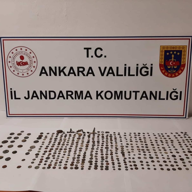 Ankara'da tarihi eser niteliği taşıyan 530 obje ve sikke ele geçirildi