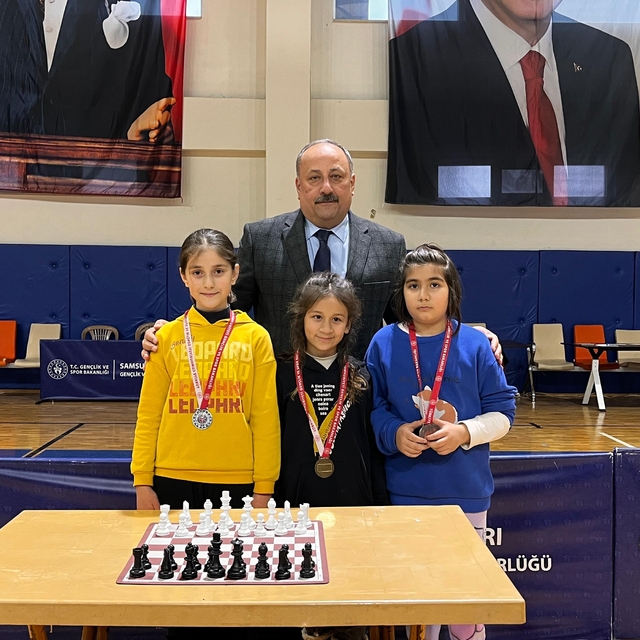 Salıpazarı'nda satranç turnuvası düzenlendi