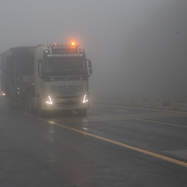 Bolu Dağı'nda sis ve sağanak etkili oldu