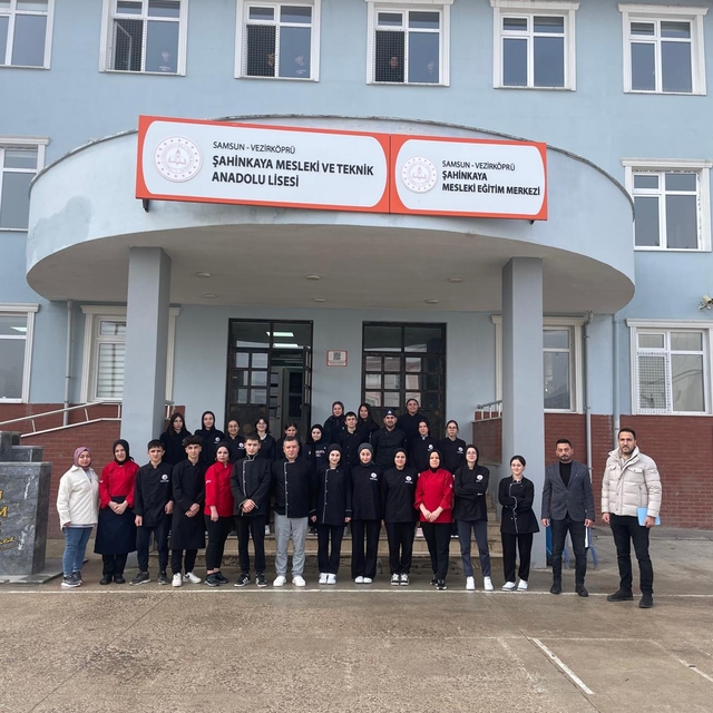 Günde 4 bin 500 kişiye yemek hazırlayan meslek lisesi 38 milyon lira ciroya...