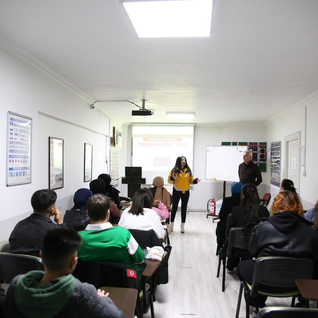 Tokat'ta "Fermuar Sistemi ile Yaşama Yol Ver Projesi"nde 260 kişiye eğitim...