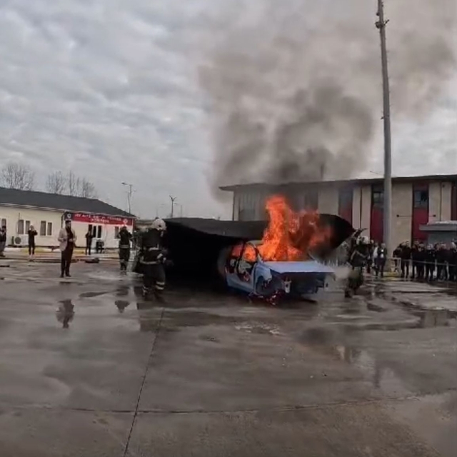 Elektrikli araç yangınlarına battaniyeli müdahale