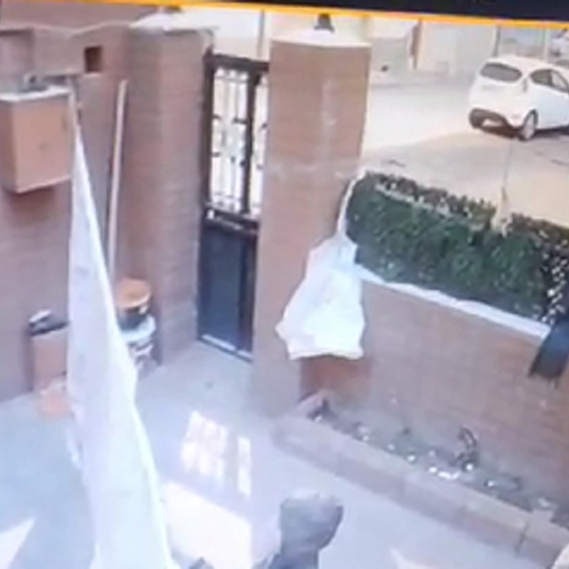 Sivas'ta çarşaf hırsızlığı kamerada