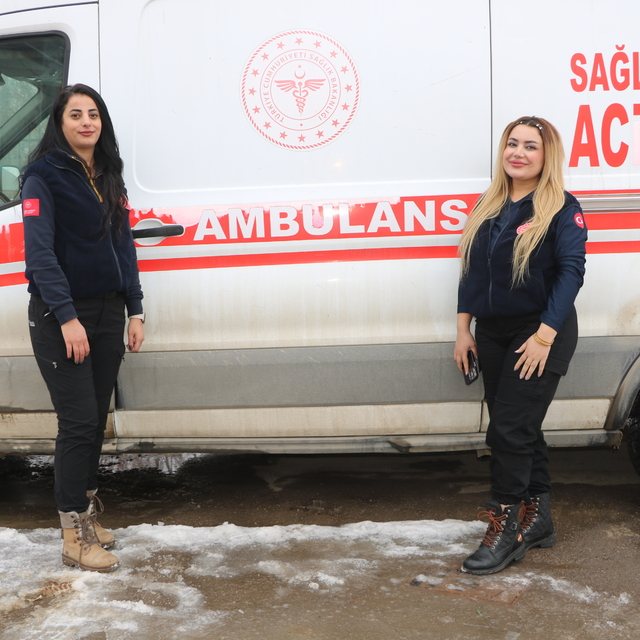 Yüksekova'nın kadın ambulans şoförleri