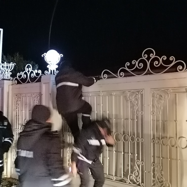 Sahildeki kaçak tatil köyü yıkıldı