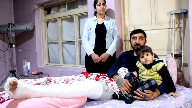 Kazada yaralanan kurye ile ailesinin tavanı çöken, sobasız evde yaşam mücadelesi