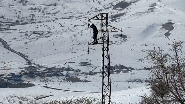 Muş'ta elektrik arıza ekipleri kesintisiz enerji için çaba gösteriyor