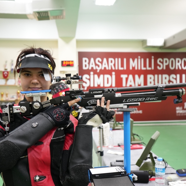 Milli atıcı Berfin, antrenör annesiyle 2028 olimpiyatlarına hazırlanıyor
