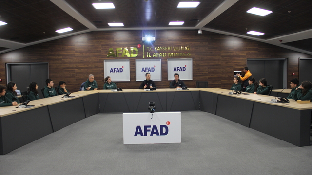 İstanbul'dan gelen lise öğrencilerine Kayseri'de afet farkındalık eğitimi verildi