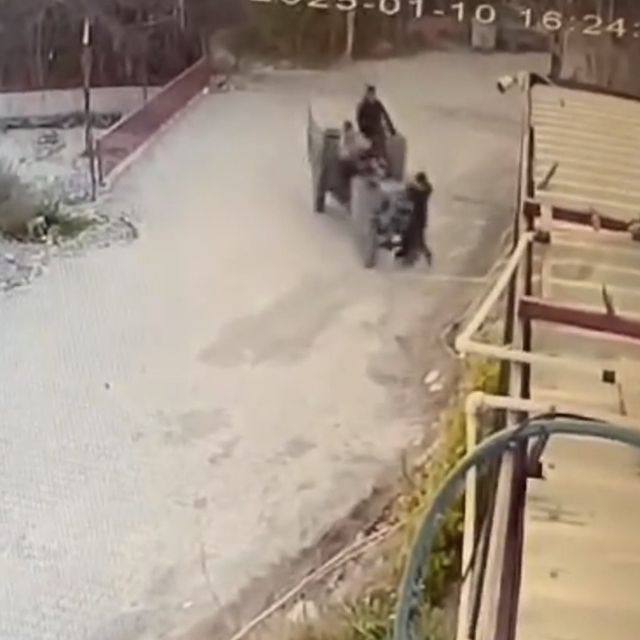 Patpatın çarptığı çocuğun hafif yaralandığı kaza kamerada