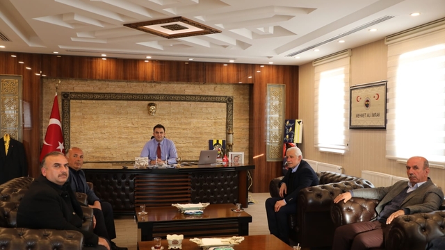 Hasankeyf Kaymakamı İmrak esnaf ile görüştü