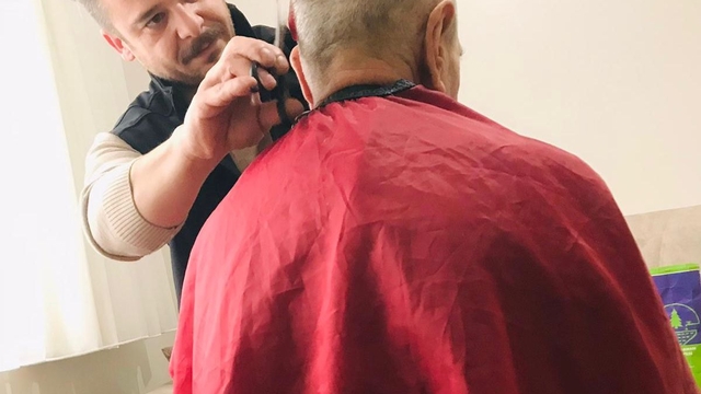 Kızılcahamam Belediyesinden ihtiyaç sahibi vatandaşlara evde tıraş hizmeti