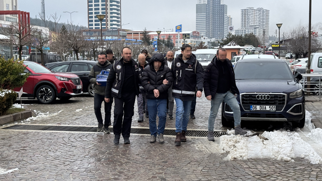 Kastamonu merkezli nitelikli dolandırıcılık operasyonunda yakalanan 7 şüpheli adliyede