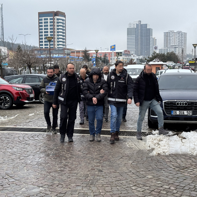 Kastamonu merkezli nitelikli dolandırıcılık operasyonunda yakalanan 7 şüphe...
