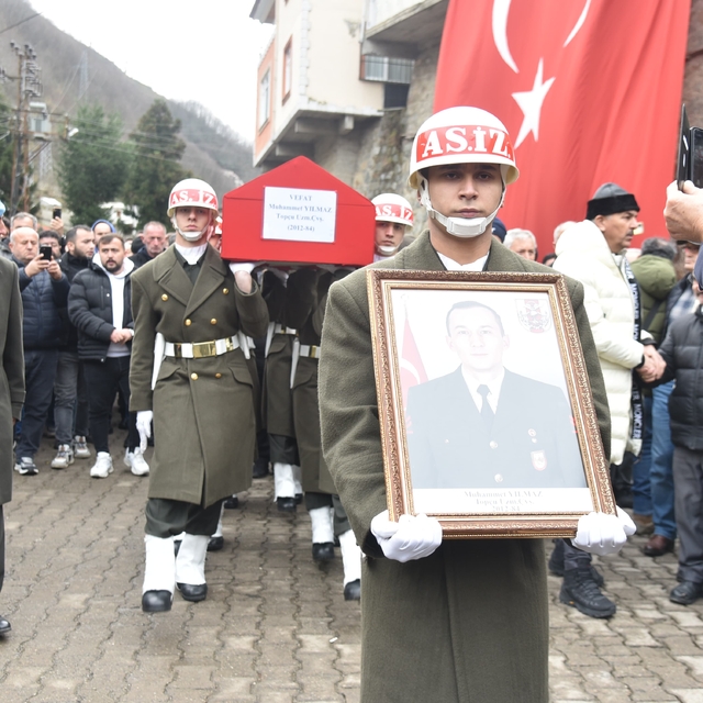 Birliğinde vefat eden Uzman Çavuş Yılmaz, Giresun'da toprağa verildi