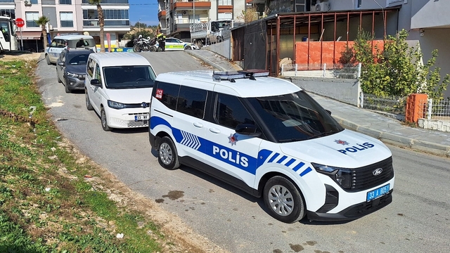 GÜNCELLEME - Adana'da aynı aileden 3 kişi evde bıçaklanarak öldürülmüş halde bulundu