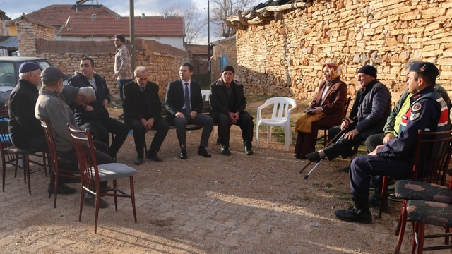 Kazımkarabekir Kaymakamı Yamakoğlu, evi yanan aileyi ziyaret etti