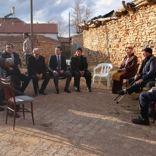 Kazımkarabekir Kaymakamı Yamakoğlu, evi yanan aileyi ziyaret etti