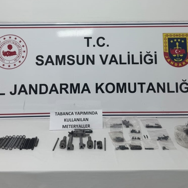 Samsun'da kaçak silah imalatı yapan 2 zanlı yakalandı