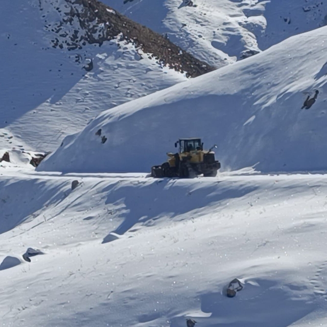 Şırnak'ta kardan kapanan 38 kilometrelik yol, ulaşıma açıldı