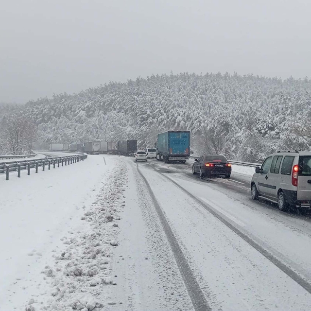 Çanakkale'nin yüksek kesimlerine kar yağdı