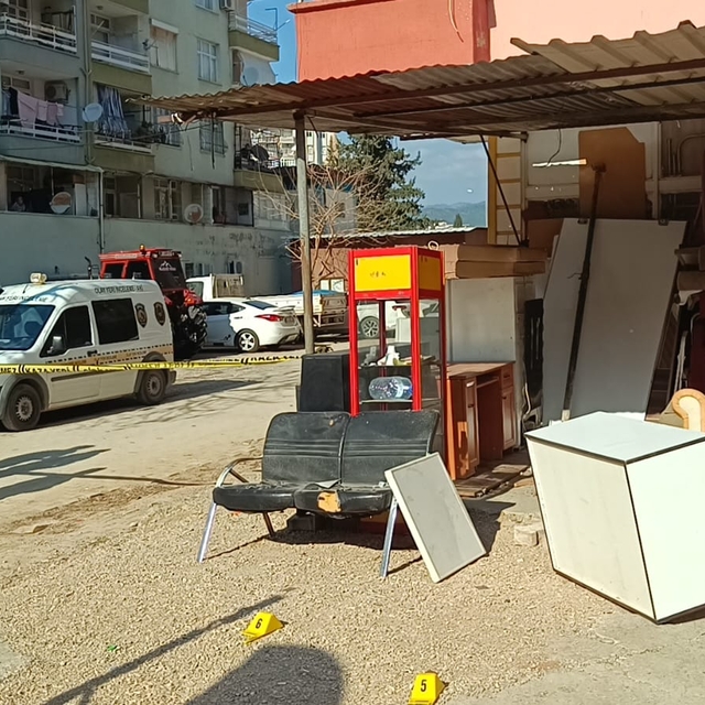 Adana'da iş yerinin kurşunlanmasıyla ilgili 2 şüpheli yakalandı