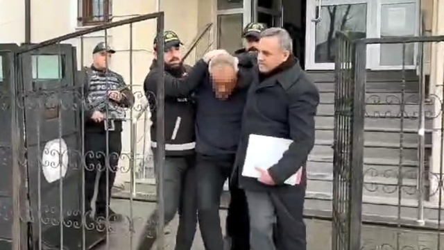 Eski polis, geçen yıl rehin aldığı sevgilisini bu kez boğazından bıçakladı