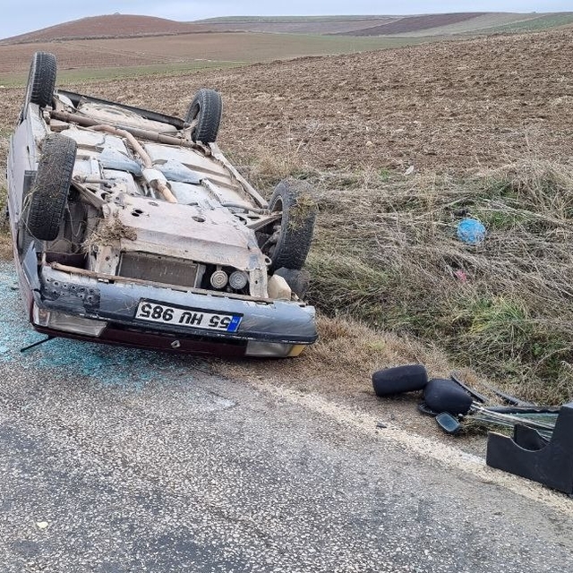 Çorum'da takla atan otomobildeki 2 kişi yaralandı