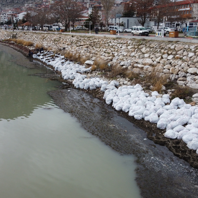 Eğirdir Gölü'nde ot ve yosun temizliği tamamlandı