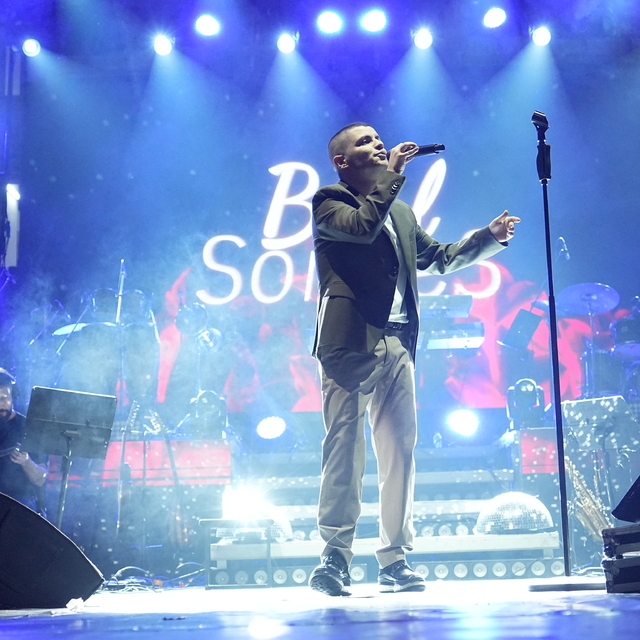 Bursa'da 3 şarkıcının sahne aldığı müzik festivalinin geliri şehit ailesi,...