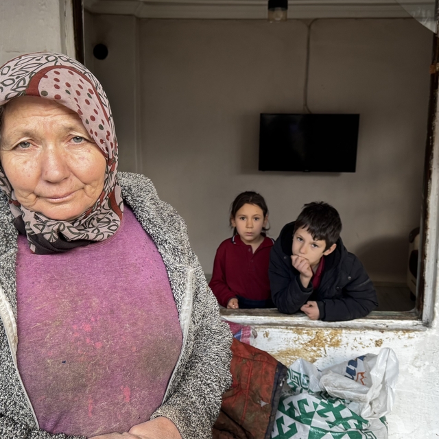 Burdur'da kaçan tosun penceresini kırarak girdiği eve hasar verdi