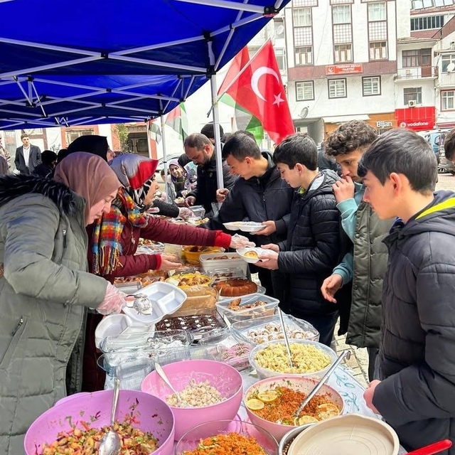 Çaykara'da Gazze yararına kermes düzenlendi