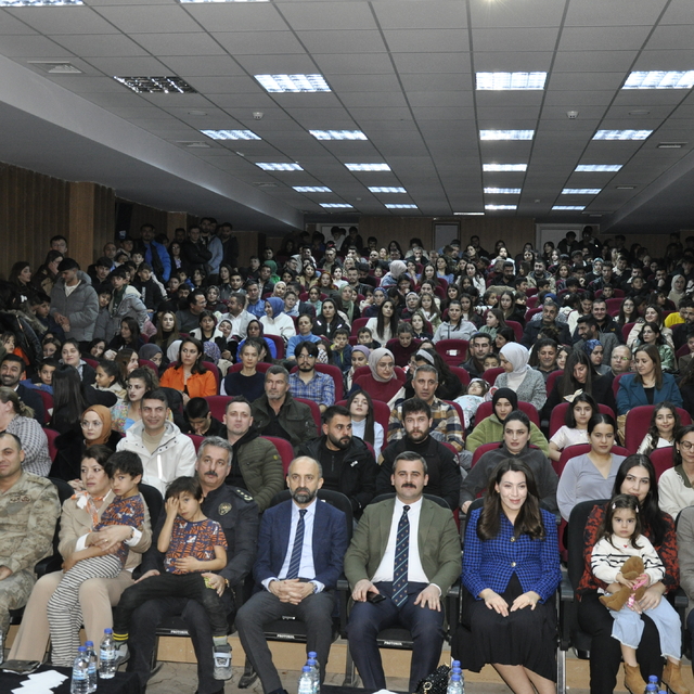 Çukurca'da "O Ses Çukurca Yarışması" düzenlendi