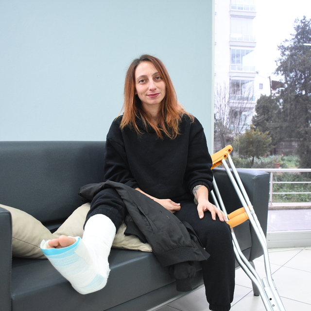 Motosikletiyle kaza yapan veteriner hekim, koruyucu ekipman kullanımına dik...