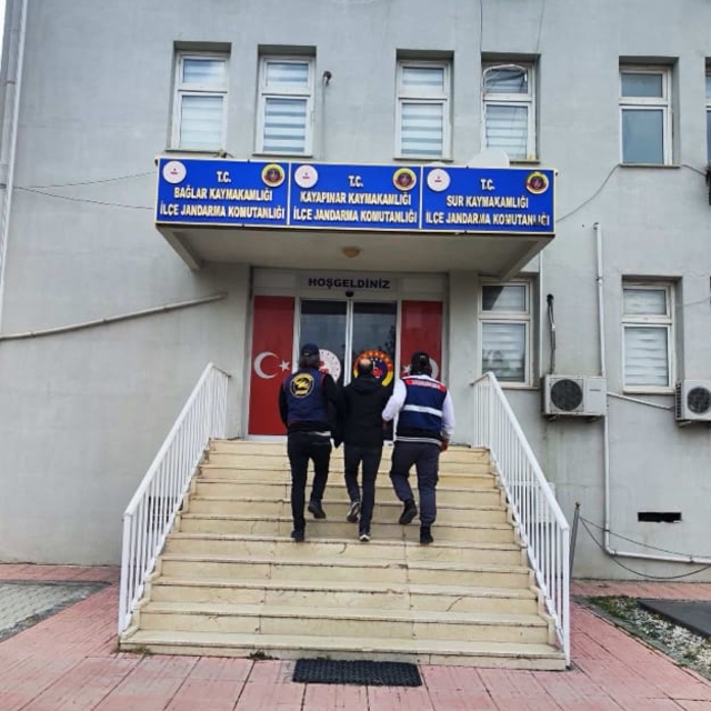 Diyarbakır'da hakkında kesinleşmiş hapis cezası bulunan firari hükümlü yaka...