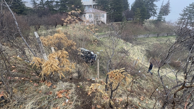 Elazığ'da şarampole devrilen otomobilin sürücüsü yaralandı