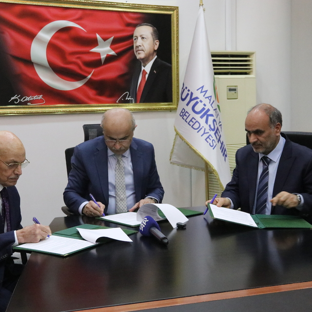 Malatya'da depremde yıkılan Söğütlü Cami'nin yapı denetimini Büyükşehir Bel...