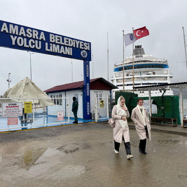 "Astoria Grande" kruvaziyeri 722 Rus yolcusuyla Amasra'ya geldi