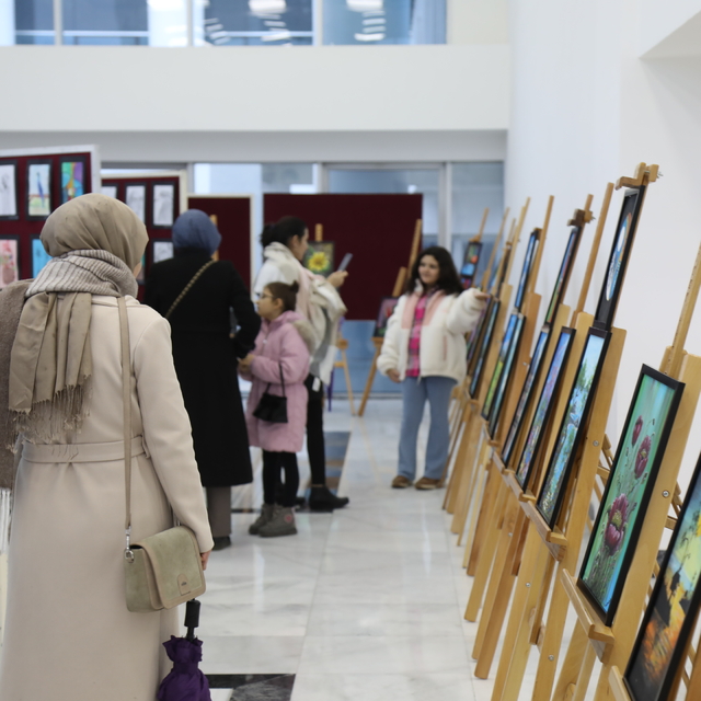 Çubuk Belediyesi Sanat Atölyesi kursiyerlerinin çalışmaları sergilendi