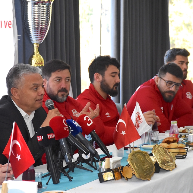 Muratpaşa'nın güreşçileri hem lig hem de Kırkpınar'da altın kemeri hedefliy...