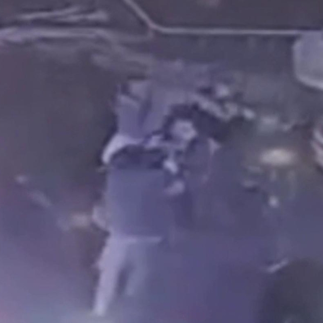 Otomobilini yıkarken darbettiler