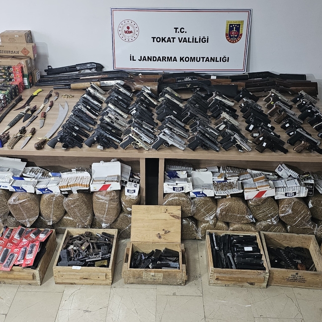 Tokat'ta kaçak silah imalatı ve ticareti operasyonunda 19 zanlı yakalandı