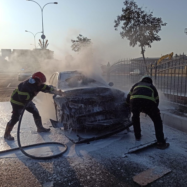 Şanlıurfa'da zincirleme kazaya karışan bir otomobilde yangın çıktı