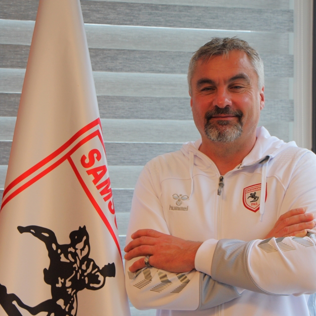 Samsunspor Teknik Direktörü Reis: Hedefimiz takımın en iyi sezonuna imza at...