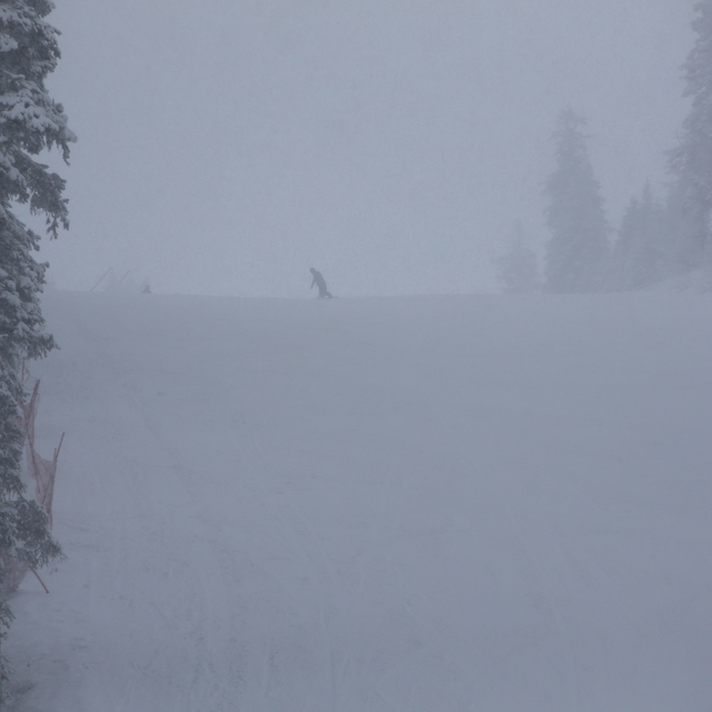 Ilgaz Dağı'nda kar yağışı ve sis etkili oluyor