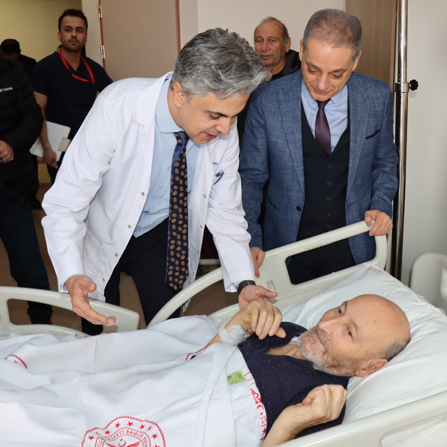 Erzincan'da kalp masajıyla kurtarılan 72 yaşındaki hasta taburcu edildi